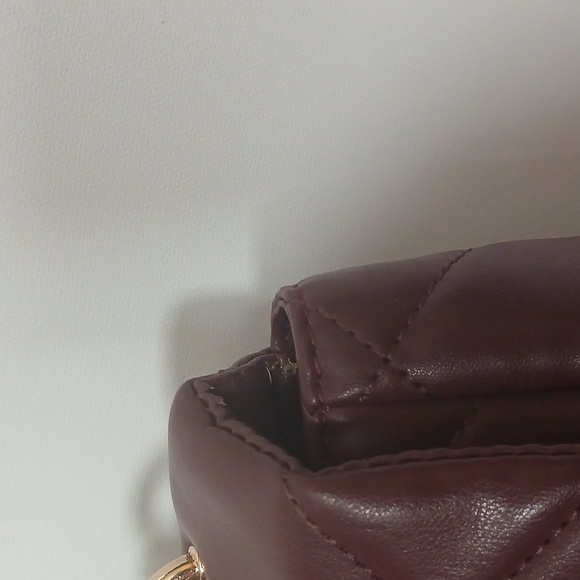 Badgley Mischka Elegant Quilted Burgundy Shoulder Bag - Picture 13 of 14